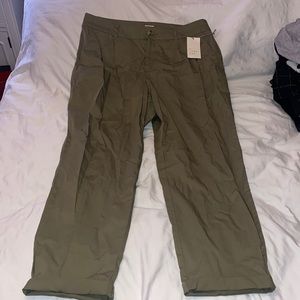 Green soft cropped pants